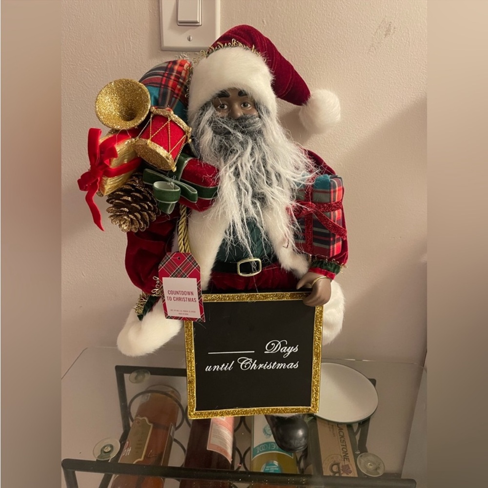Santa claus with sing to count down to Christmas